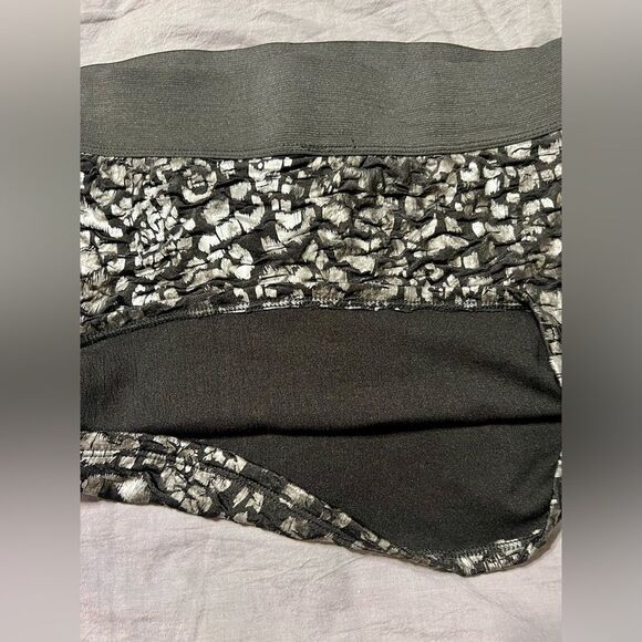 3 FOR $15 🙌🏼 Small Metallic foil pull on mini skirt by Topia black, silver, gray - Picture 3 of 3